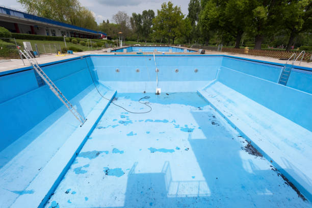 Best Water damage restoration experts  in Cascade, IA